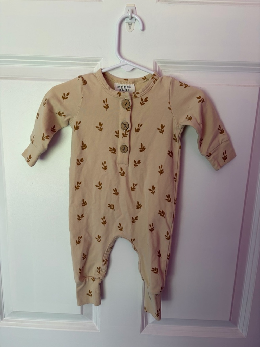 Mebie Baby Beige Leaf-Print Footie